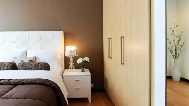 Nowoczesne lampki nocne do sypialni: Połączenie funkcjonalności i designu