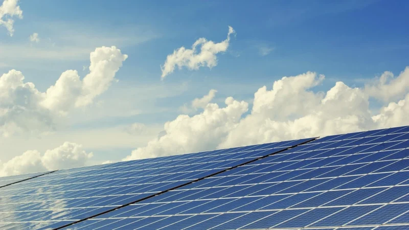 Wydajna instalacja z modułami fotowoltaicznymi bifacial